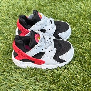 Toddler Nike Huarache Sneakers | Black Gray Red | Size 5c